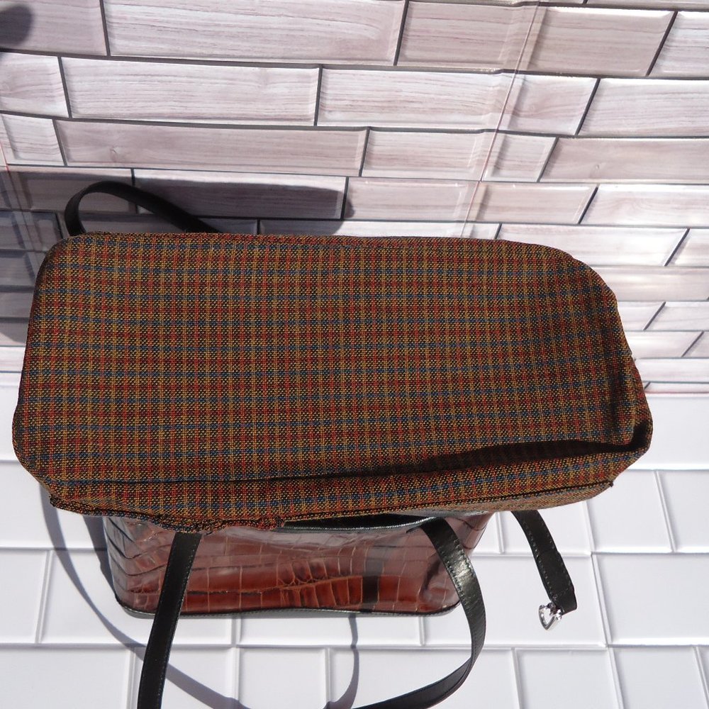 BRIGHTON croc-embossed leather shoulder bag. - Picture 13 of 16